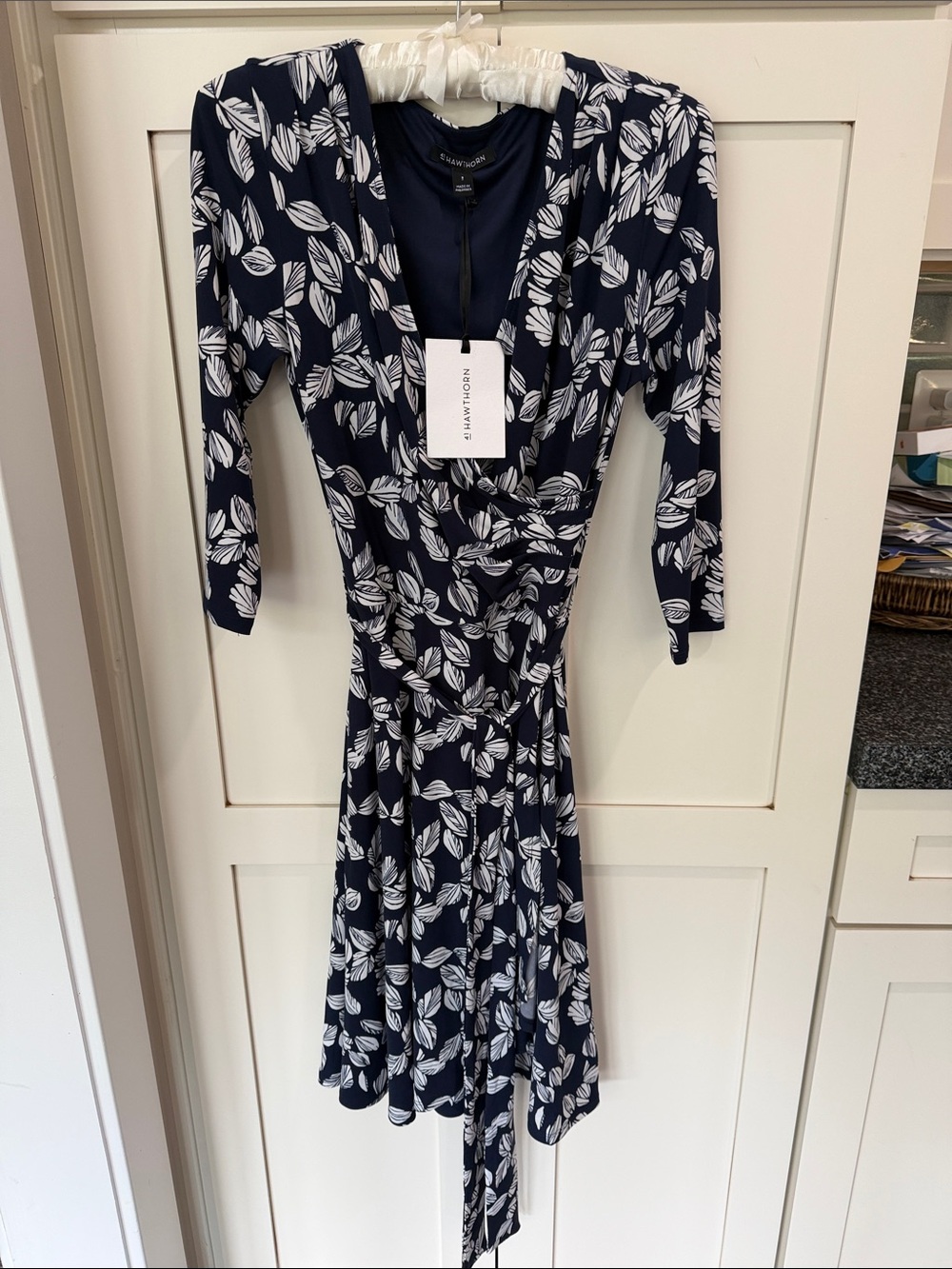 41 Hawthorn Navy and White Leaf-Print Wrap Dress Size small